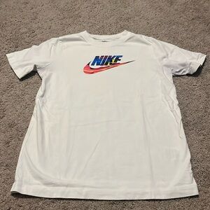 Boys White Nike T-shirt size XL